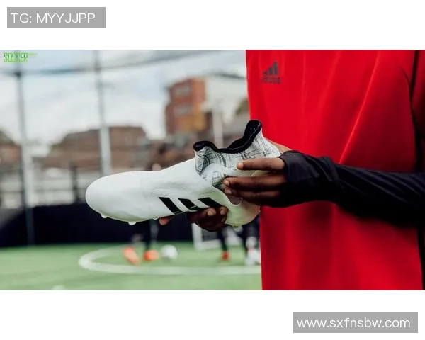 足球明星携手阿迪达斯打造全新联名系列引领运动潮流新风尚