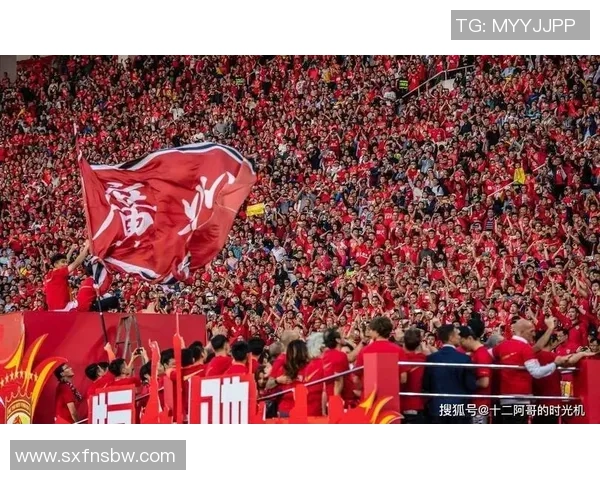 广州足球队在足球团队协作排行榜中荣获第九名展现出强大团队精神与默契配合 广州足球队在足球团队协作排行榜中荣获第九名展现出强大团队精神与默契配合